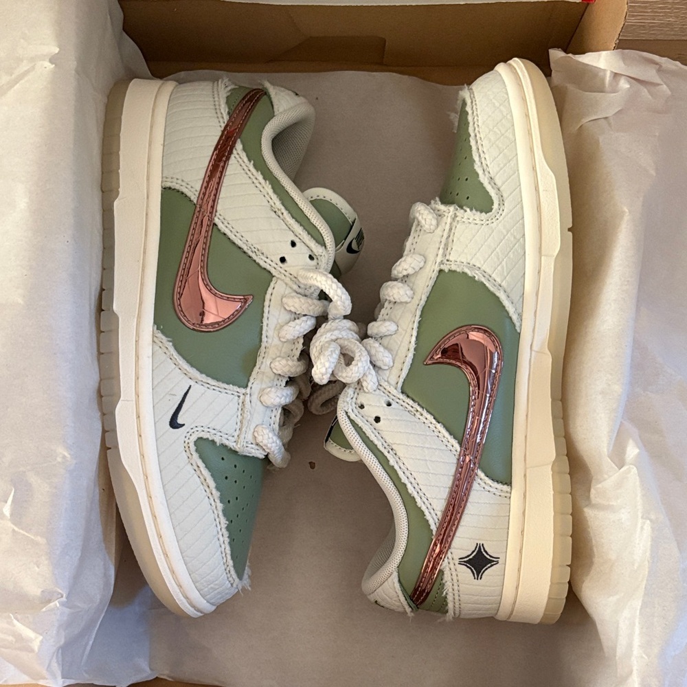 Nike Dunk Low Retro PRM
Kyler Murray Be 1 of One